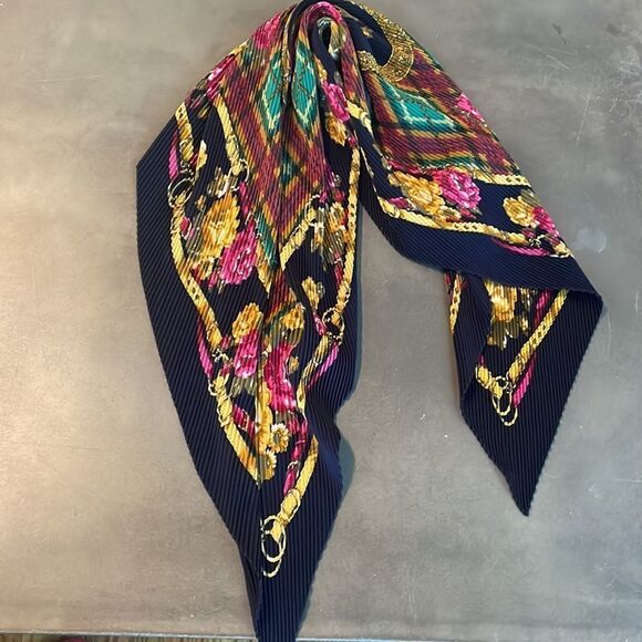 Vibrant elegant beautiful accordion style made in Italy scarf perfect accessory! - Picture 1 of 13